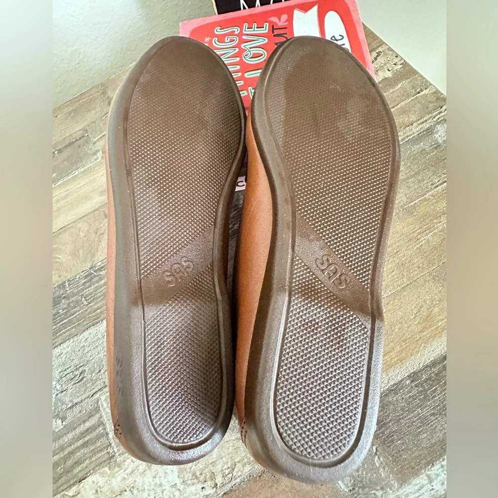Brand New Caramel Brown Leather SAS loafers size 7.5 M - Picture 3 of 7